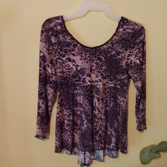 Cute top - Picture 2 of 2